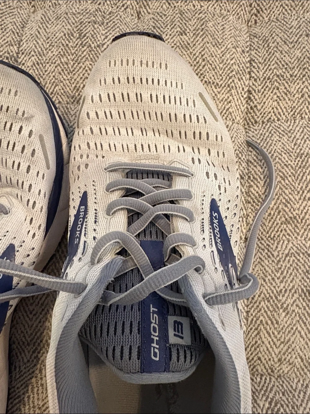 Brooks Ghost 13 running shoes size 8.5 M